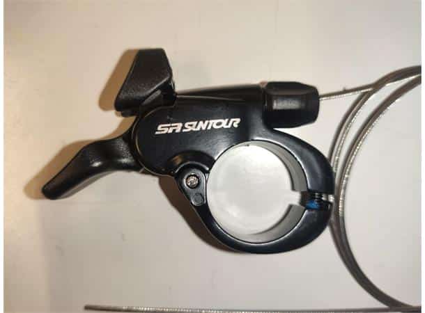 SR Suntour Remote Lockout Hendel Til Styret 22.2mm, enkel betjening for å låse/låse opp dempegaffelen på MTB og hybridsykler. - Sykkelbua Vinstra